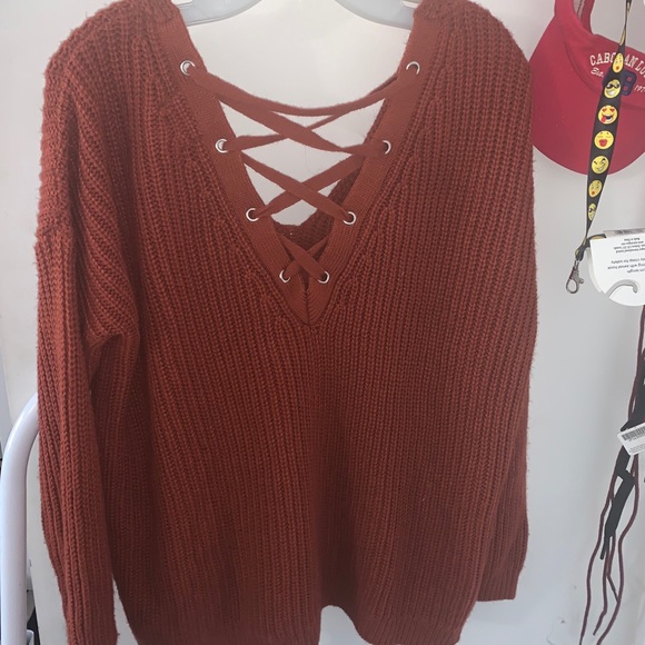 Criss cross back sweater - Picture 2 of 2